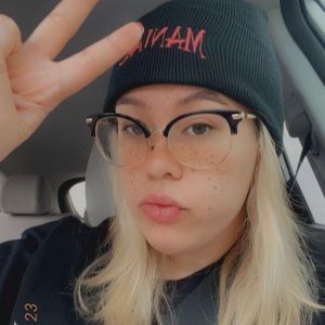 Meet your Posher, Stephany